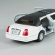 LIMO - Lincoln Limousine - modellautó 1:36 - pezsgő színben LIMO - Lincoln Limousine - modellautó 1:36 - pezsgő színben