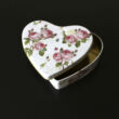 Roses - Heart-shaped tin box