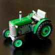 Zöld traktor utánfutóval - lemezjáték sebességváltóval