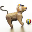 Bruno farokcsóválós kutya sapkával és labdával  lemezjáték