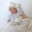 Csecsemőbaba porcelánból - babaházi kellék Csecsemőbaba porcelánból - babaházi kellék