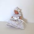 Csecsemőbaba porcelánból - babaházi kellék Csecsemőbaba porcelánból - babaházi kellék