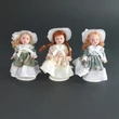 Porcelánbaba selyem kalapban 13cm Porcelánbaba selyem kalapban 13cm