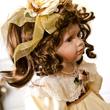 VIKTÓRIA porcelánbaba krémszínű selyemruhában 58 cm VIKTÓRIA porcelánbaba krémszínű selyemruhában 58 cm