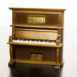 Pianínó  zenélő ajándéktárgy fából