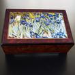 Iriszek (Van Gogh) lakkozott zenélő ékszerdoboz Iriszek (Van Gogh) lakkozott zenélő ékszerdoboz