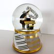 GRAND PIANO zenélő hógömb 100mm akcióban GRAND PIANO zenélő hógömb 100mm akcióban