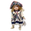ILONA - ülő porcelánbaba - rózsaszín kalap szegéllyel - gyűjtő kategória ILONA - ülő porcelánbaba - rózsaszín kalap szegéllyel - gyűjtő kategória