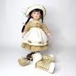 NELLI Porcelánbaba prémes kabáttal 42 cm NELLI Porcelánbaba prémes kabáttal 42 cm