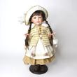 NELLI Porcelánbaba prémes kabáttal 42 cm NELLI Porcelánbaba prémes kabáttal 42 cm