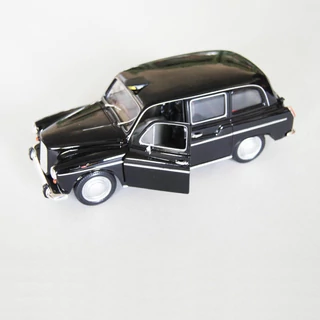 Londoni taxi  Austin FX4 modellautó 1:24 Londoni taxi  Austin FX4 modellautó 1:24
