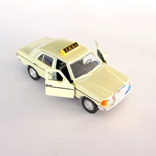 Mercedes Benz W123  Taxi változatban    modellautó   1:34 Mercedes Benz W123  Taxi változatban    modellautó   1:34