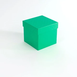 Zöld fedeles fémdoboz  kocka alakú, ajándékok számára Zöld fedeles fémdoboz  kocka alakú, ajándékok számára