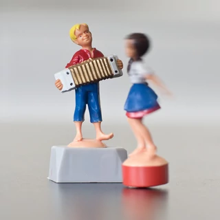 Párizsi pár  mágnesjáték Párizsi pár  mágnesjáték