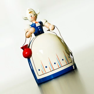 Holland leányka  2 féle  festett fa persely Holland leányka  2 féle  festett fa persely