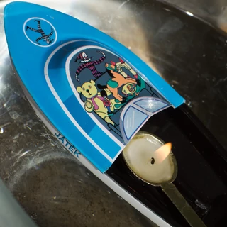 Gyertyás csónak  Játék Anno grafikával Gyertyás csónak  Játék Anno grafikával