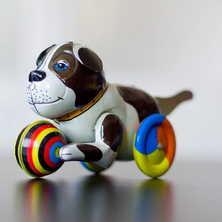 Kutya labdával  különleges működtetésű játék! Kutya labdával  különleges működtetésű játék!