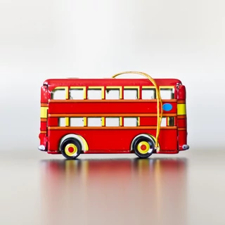 Londonbusz lemezből   akasztható dekoráció Londonbusz lemezből   akasztható dekoráció