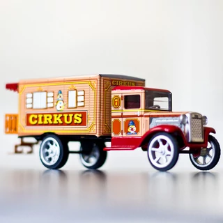 CIRKUSZOS LAKÓAUTÓ lemezjáték CIRKUSZOS LAKÓAUTÓ lemezjáték