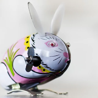 Ugráló nyuszi  felhúzós lemezjáték Ugráló nyuszi  felhúzós lemezjáték