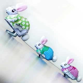 Ugráló Nyuszicsalád  felhúzható lemezjáték