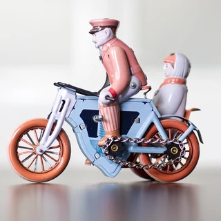 Oldalkocsis kerékpár utassal  hasonmás felhúzós lemezjáték Oldalkocsis kerékpár utassal  hasonmás felhúzós lemezjáték