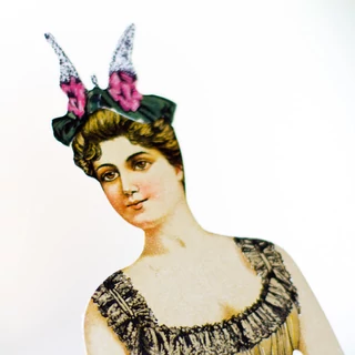 Miss Emily Viktóriánus papír öltöztetőbaba szett Miss Emily Viktóriánus papír öltöztetőbaba szett