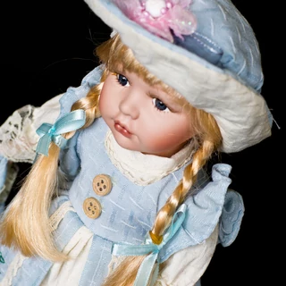 PORCELÁNBABA H 30 CM PORCELÁNBABA H 30 CM