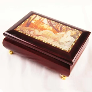 ÉKSZERDOBOZ   HÖLGY KANAPÉN  zenélő ajándéktárgy ÉKSZERDOBOZ   HÖLGY KANAPÉN  zenélő ajándéktárgy