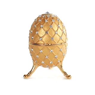 Zenélő Fabergé tojás gyöngy díszítéssel  arany színű Zenélő Fabergé tojás gyöngy díszítéssel  arany színű