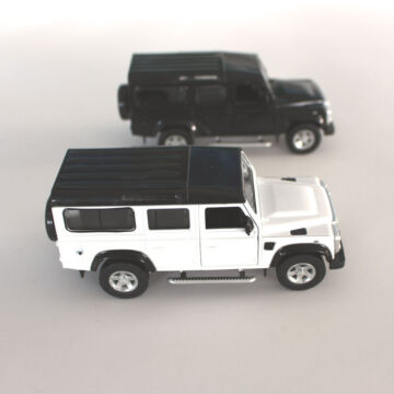 Land Rover Defende méret arányos modellautó 1:32