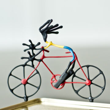 Biciklista  mágneses design drótfigura