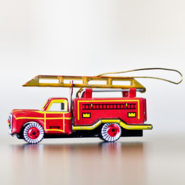 Tűzoltóautó    függeszthető dekoráció 8cm