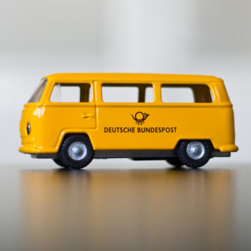 Sárga VW  Postaautó    hasonmás lemezjáték, modellautó