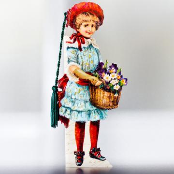 Virágárus lány kék ruhában virágokkal  könyvjelző