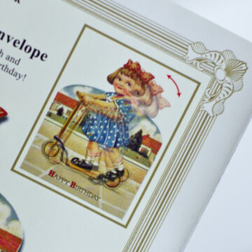 Rollerező kislány  születésnapi változó képeslap borítékkal