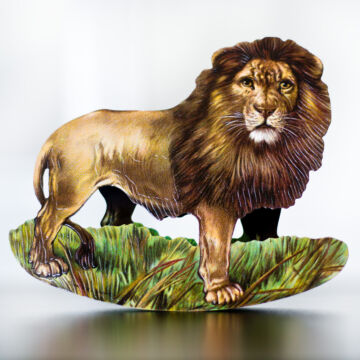 Oroszlán az állatok királya  hintázó figura, borítékkal