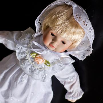 KISLÁNY CSECSEMŐ  PORCELÁNBABA     21 CM