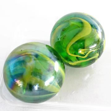 Gyöngyházfényű, zöld/sárga   üveggolyó szett 45mm 2db