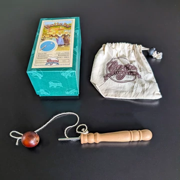 Bilboquet - golyó elkapó ügyességi játék fából - tűs kivitel